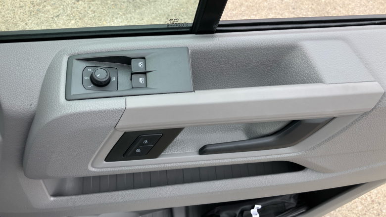 Volkswagen Crafter Cr35 Mwb Diesel 4Motion 2.0 TDI 177PS Commerce Plus Low Roof Van Auto